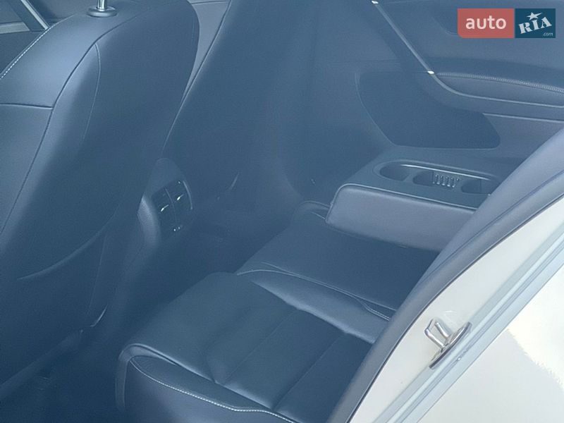 Хетчбек Volkswagen e-Golf 2019 в Києві