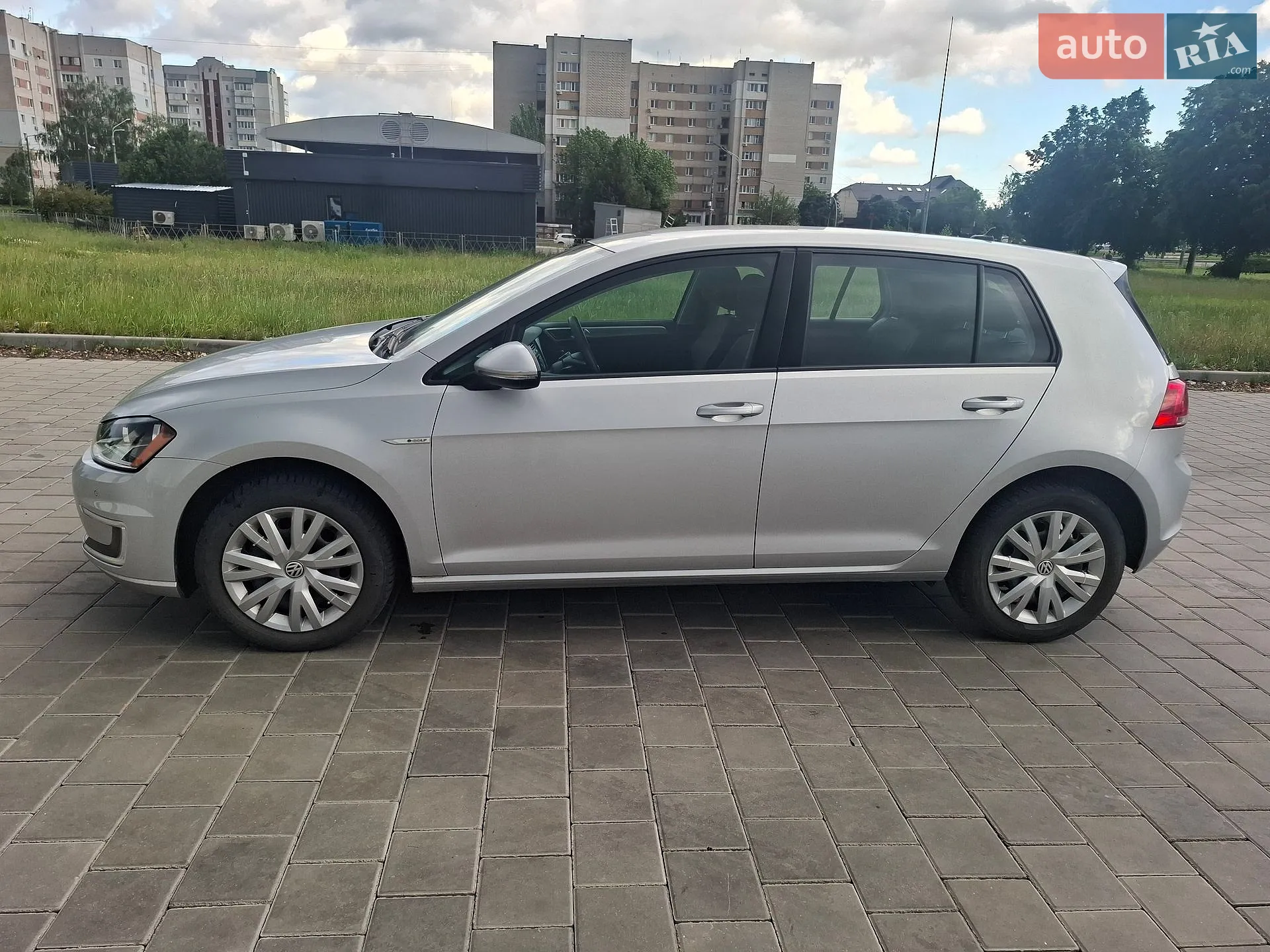 Volkswagen e-Golf 2015 VIN WVWKP7AU4FW906530 фото оголошення 2 з 35