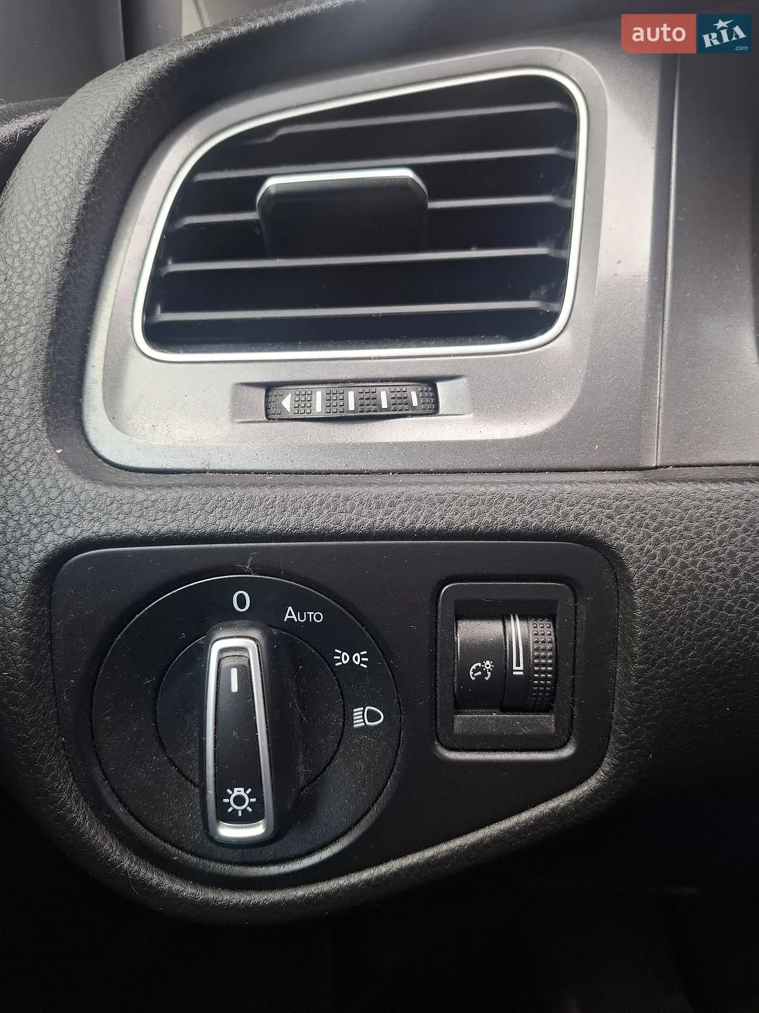 Volkswagen e-Golf 2015 VIN WVWKP7AU4FW906530 фото оголошення 18 з 35