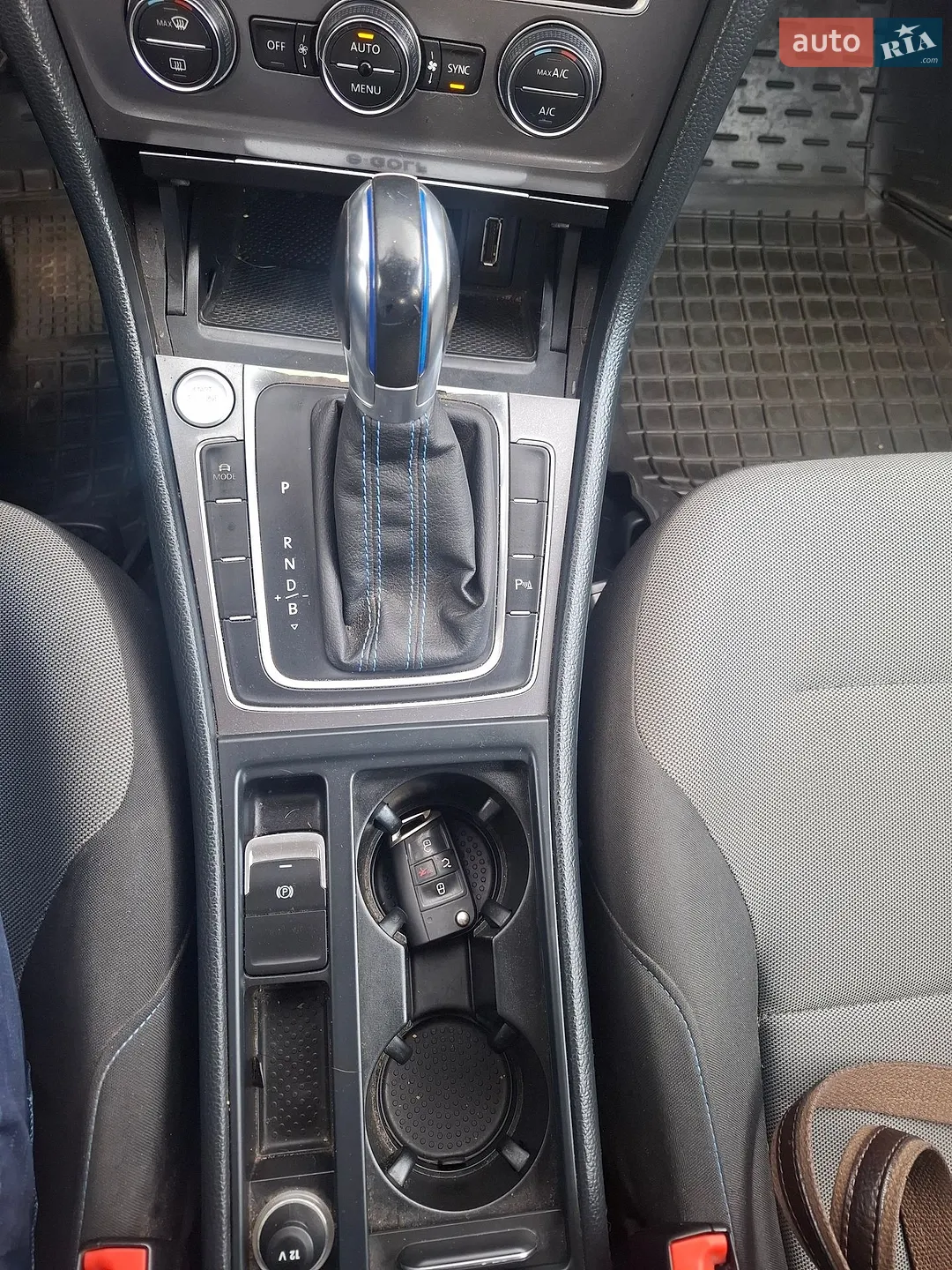 Volkswagen e-Golf 2015 VIN WVWKP7AU4FW906530 фото оголошення 17 з 35