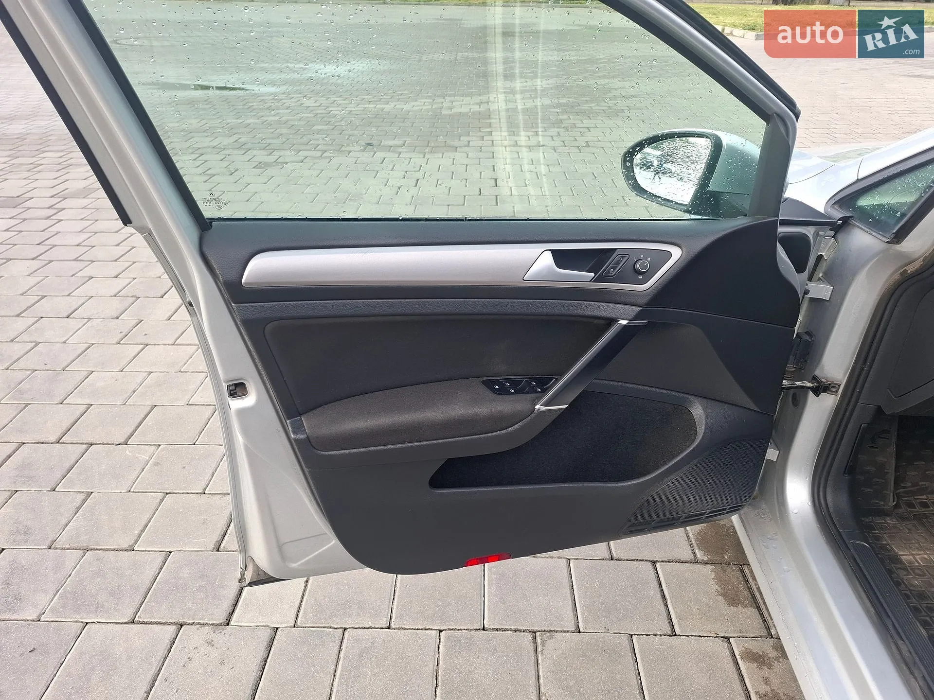 Volkswagen e-Golf 2015 VIN WVWKP7AU4FW906530 фото оголошення 9 з 35
