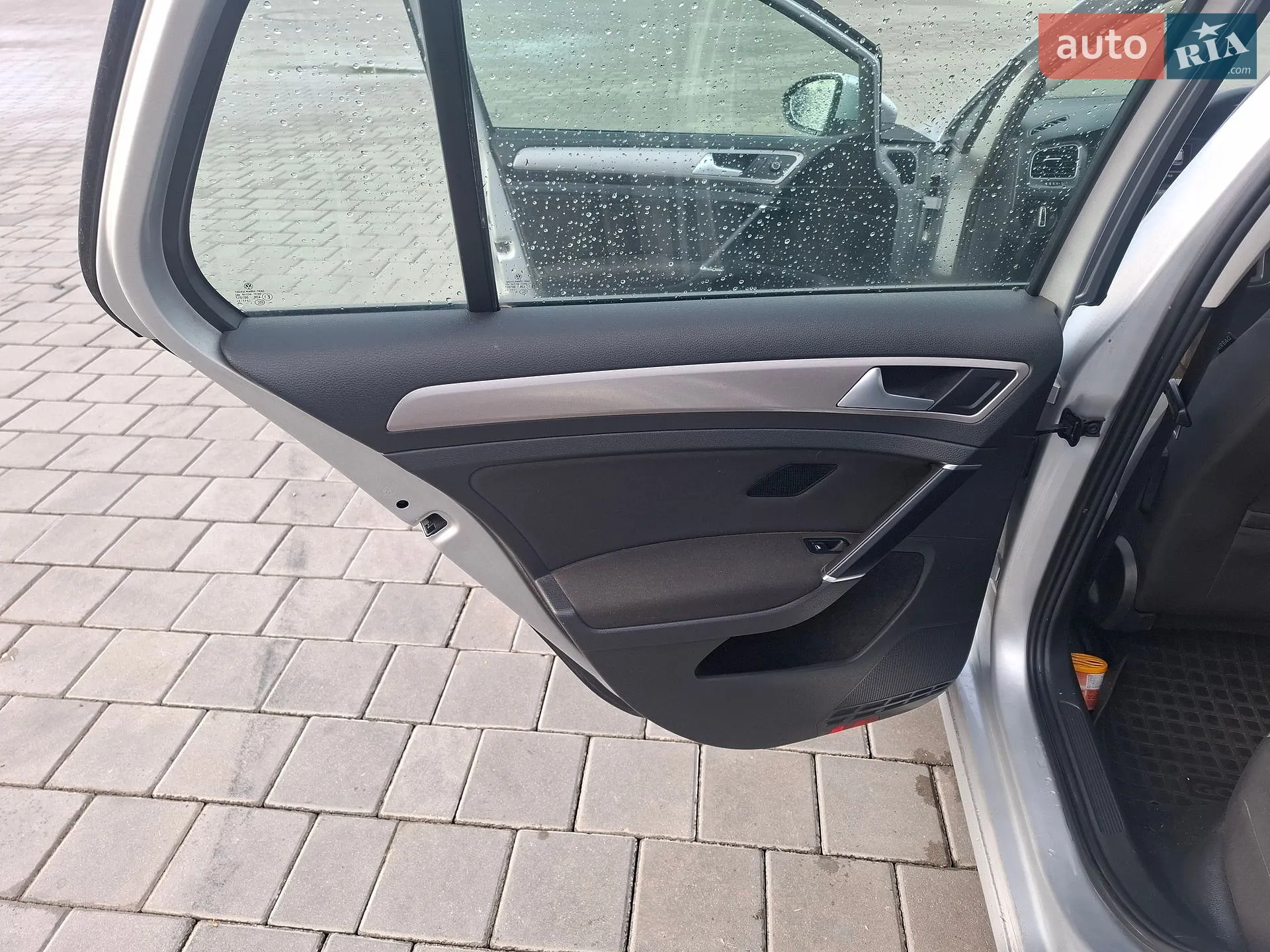 Volkswagen e-Golf 2015 VIN WVWKP7AU4FW906530 фото оголошення 12 з 35