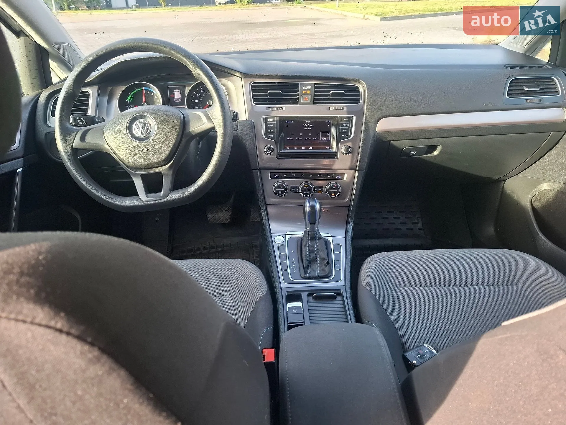 Volkswagen e-Golf 2015 VIN WVWKP7AU4FW906530 фото оголошення 31 з 35