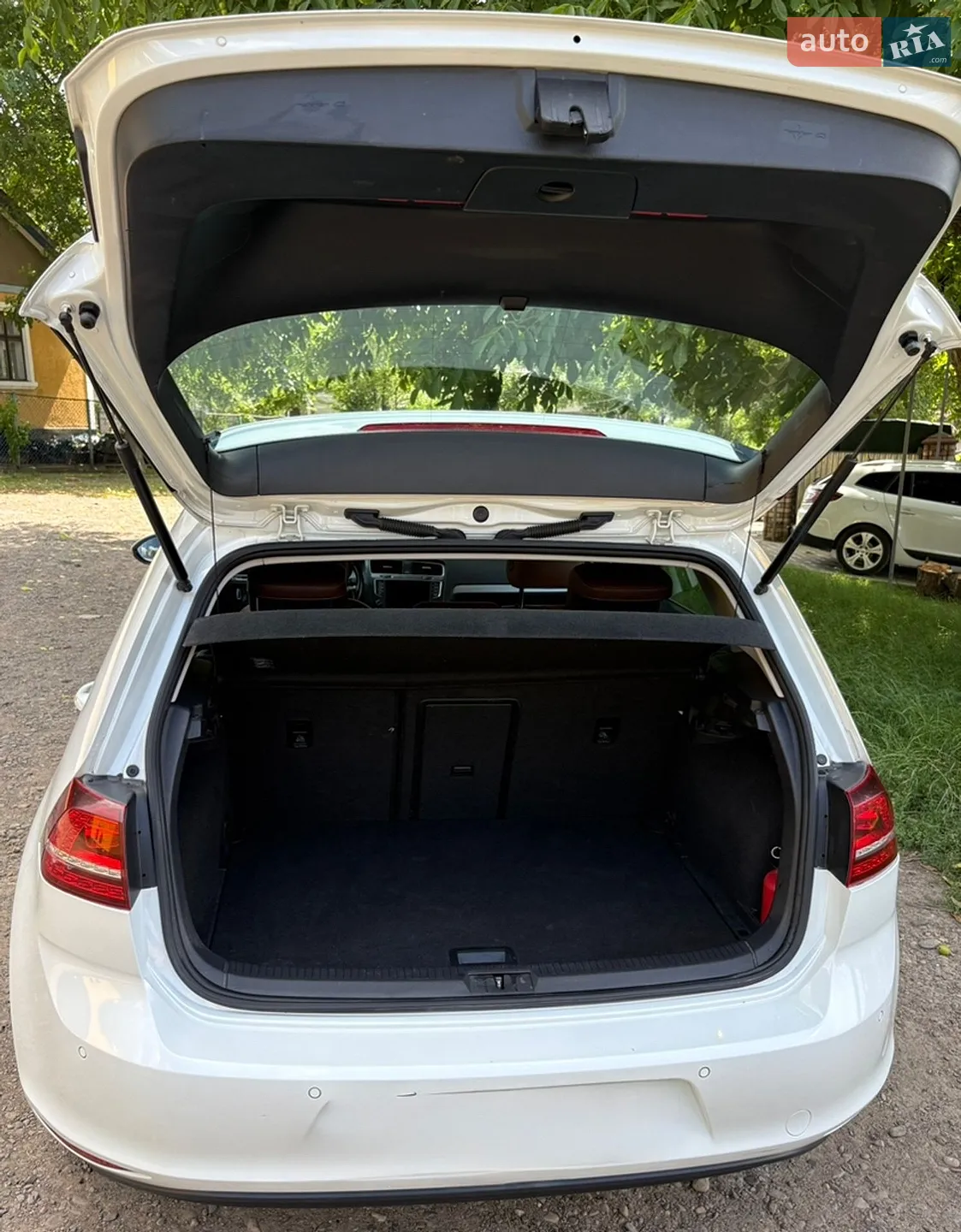 Volkswagen E Golf 2015 VIN WVWZZZAUZFW906636 фото оголошення 3 з 5