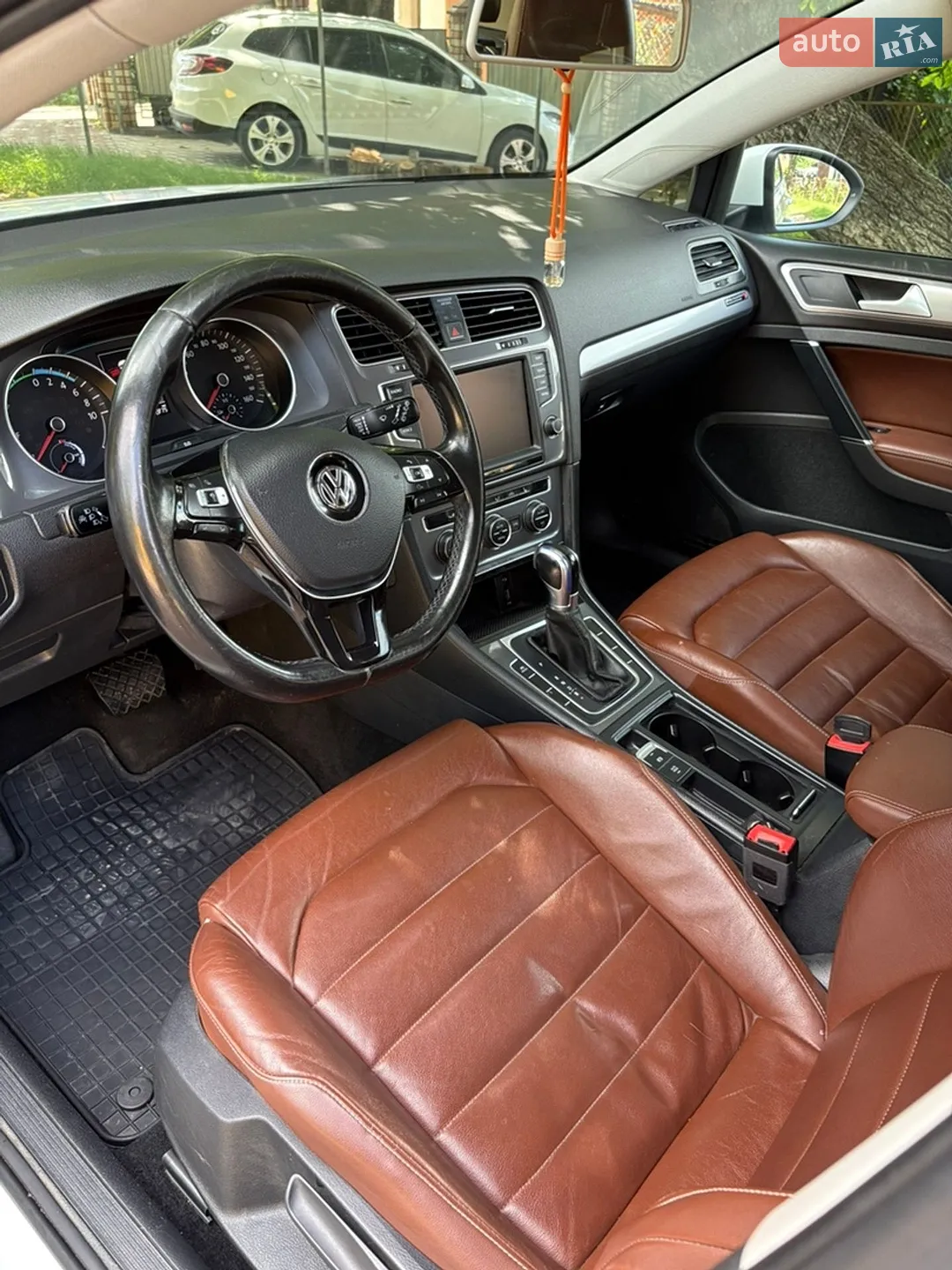 Volkswagen E Golf 2015 VIN WVWZZZAUZFW906636 фото оголошення 4 з 5