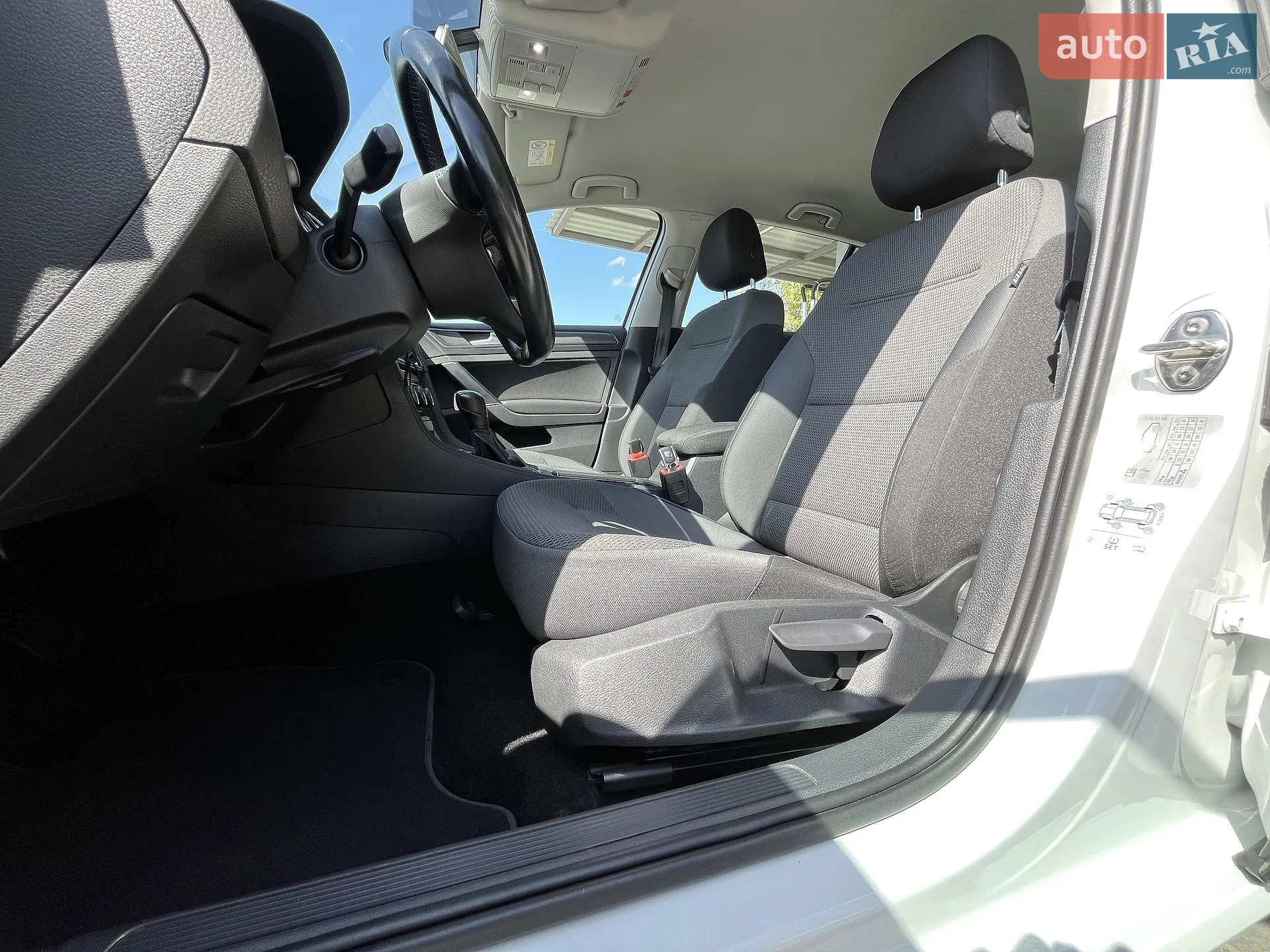 2020 Volkswagen Golf - мініатюра 27