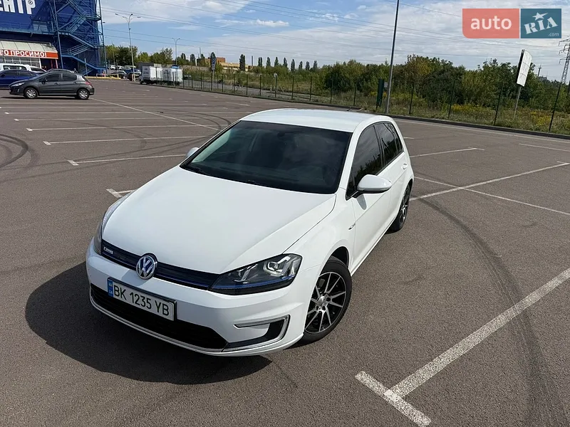 Volkswagen e-Golf 2015