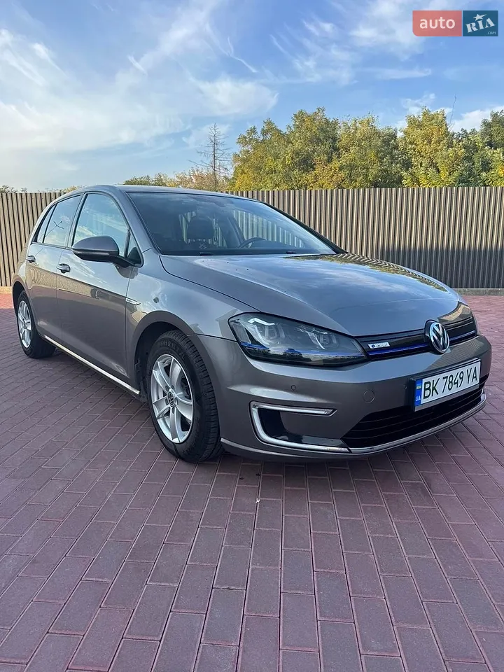 Volkswagen e-Golf 2015