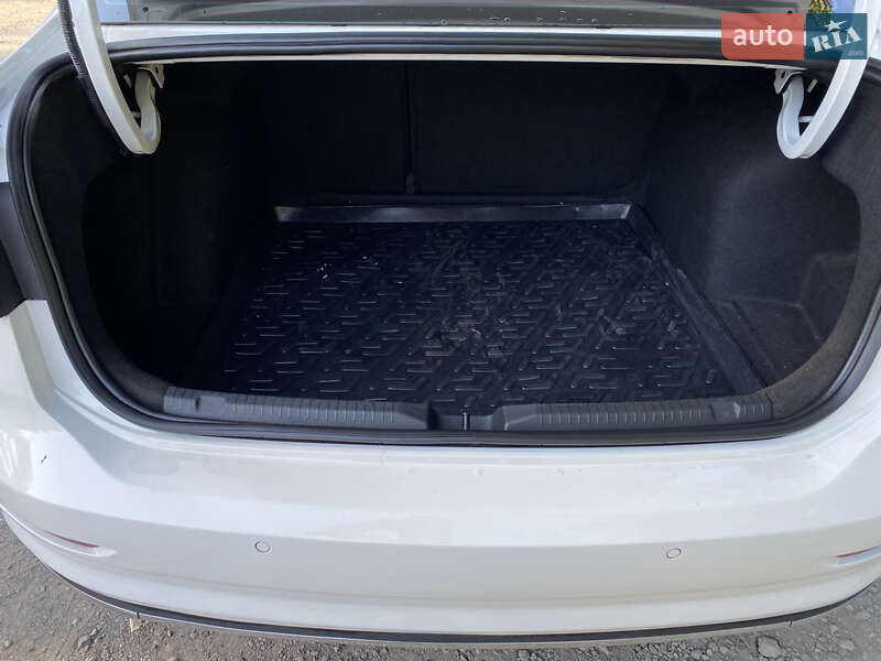 Седан Volkswagen e-Lavida 2019 в Днепре