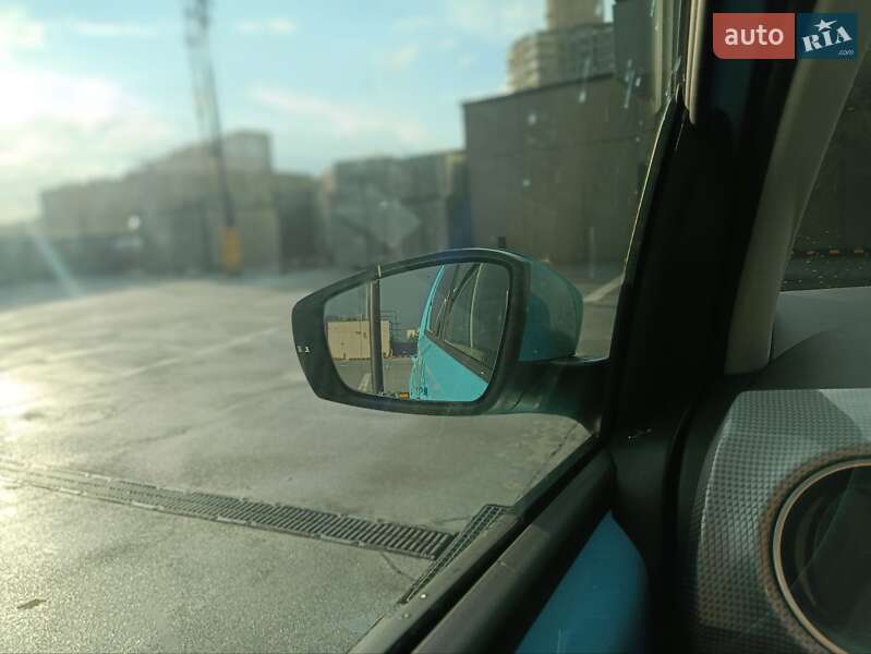 Хэтчбек Volkswagen e-Up 2021 в Киеве