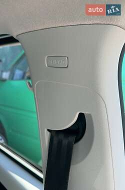 Хэтчбек Volkswagen e-Up 2022 в 