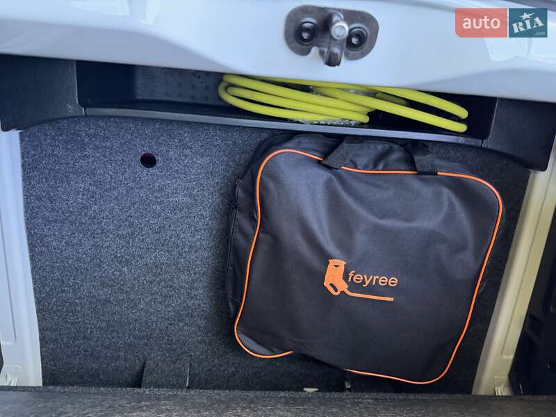 Хэтчбек Volkswagen e-Up 2022 в Запорожье