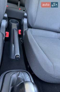 Хэтчбек Volkswagen e-Up 2022 в 