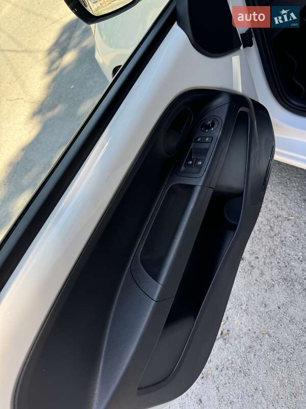 Хэтчбек Volkswagen e-Up 2022 в Запорожье