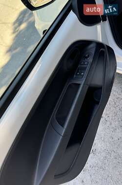 Хэтчбек Volkswagen e-Up 2022 в 