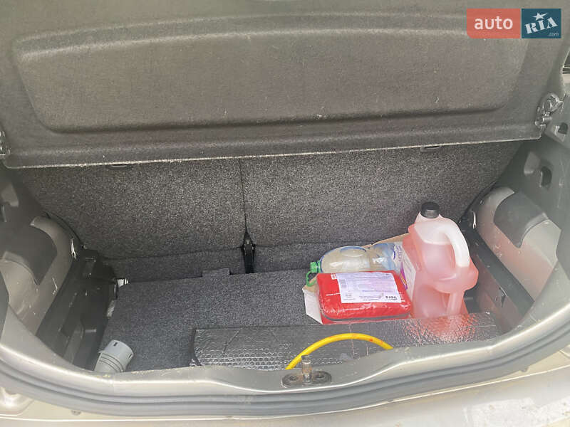 Хэтчбек Volkswagen e-Up 2014 в Луцке фото 9 Хэтчбек Volkswagen e-Up 2014 в Луцке