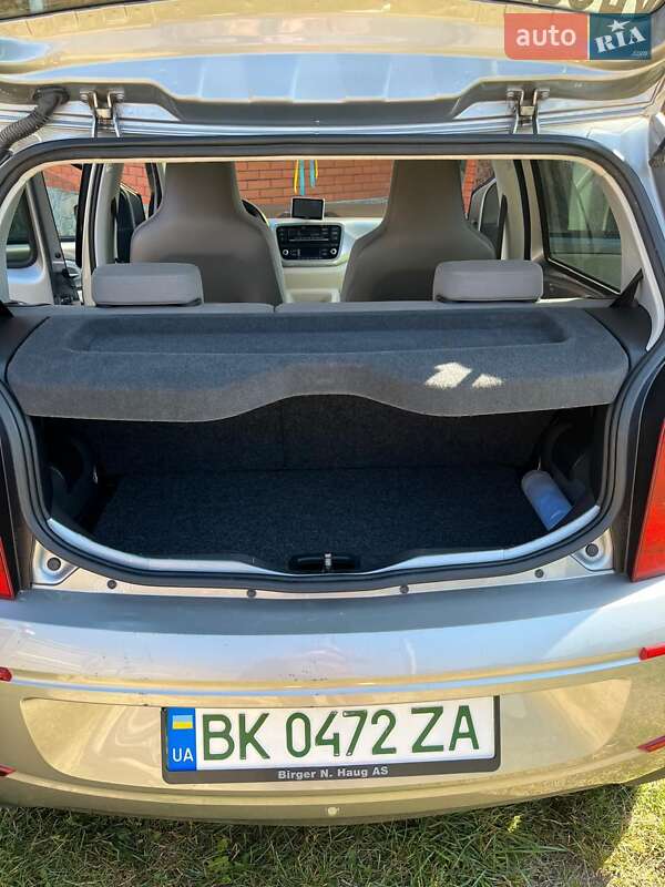 Хетчбек Volkswagen e-Up 2015 в Сарнах