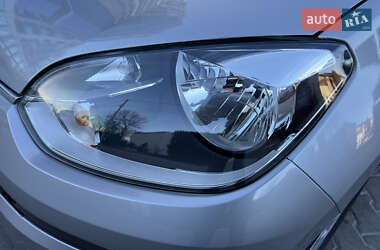 Хэтчбек Volkswagen e-Up 2015 в 