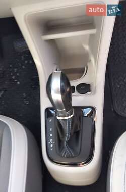 Хэтчбек Volkswagen e-Up 2014 в 