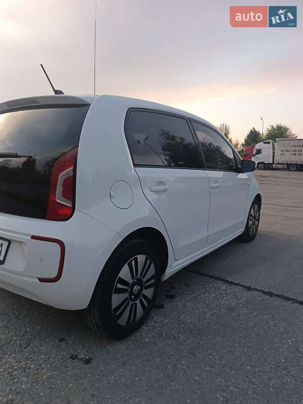 Хэтчбек Volkswagen e-Up 2015 в Дереваче
