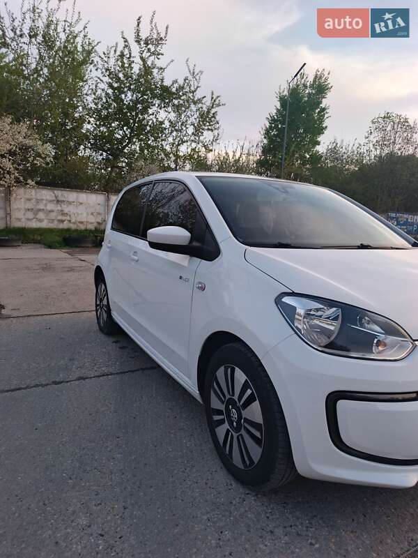 Хэтчбек Volkswagen e-Up 2015 в Дереваче