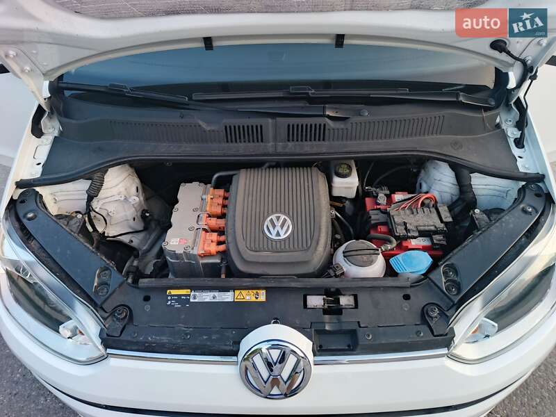 Хэтчбек Volkswagen e-Up 2015 в Дереваче