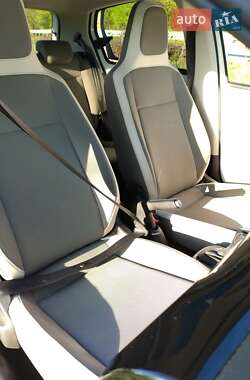 Хэтчбек Volkswagen e-Up 2014 в 