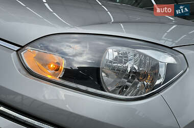 Хэтчбек Volkswagen e-Up 2014 в 