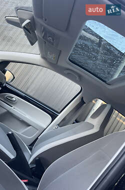 Хэтчбек Volkswagen e-Up 2014 в 