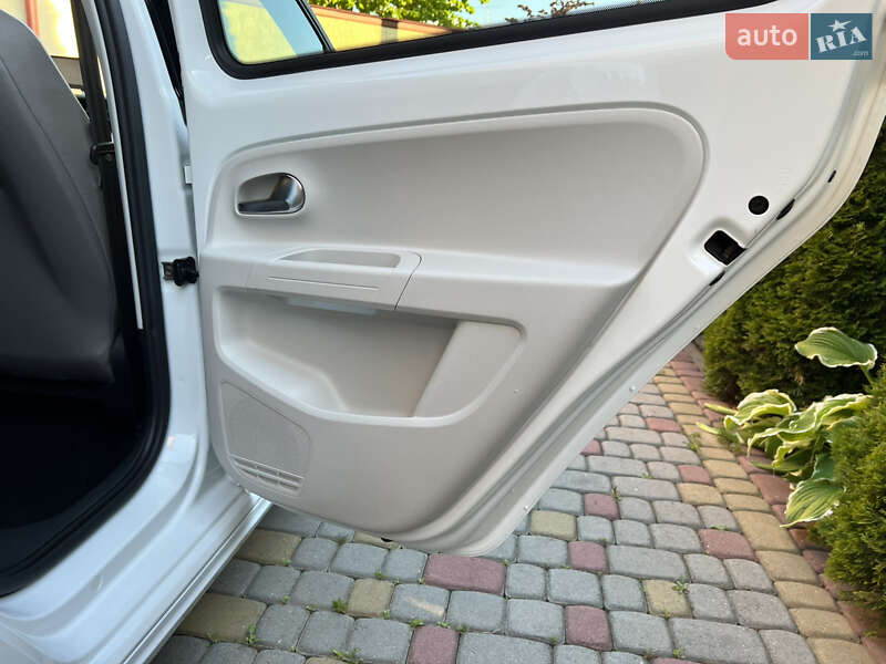 Хэтчбек Volkswagen e-Up 2014 в Львове