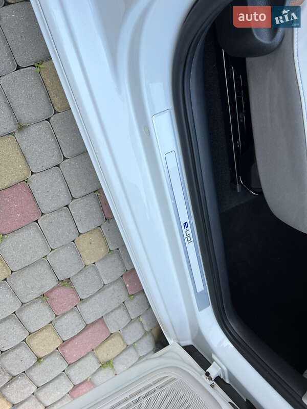 Хэтчбек Volkswagen e-Up 2014 в Львове