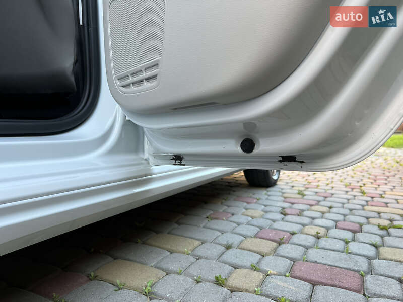 Хэтчбек Volkswagen e-Up 2014 в Львове