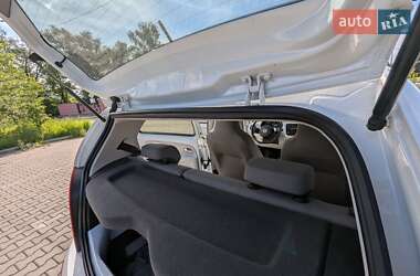Хетчбек Volkswagen e-Up 2013 в 