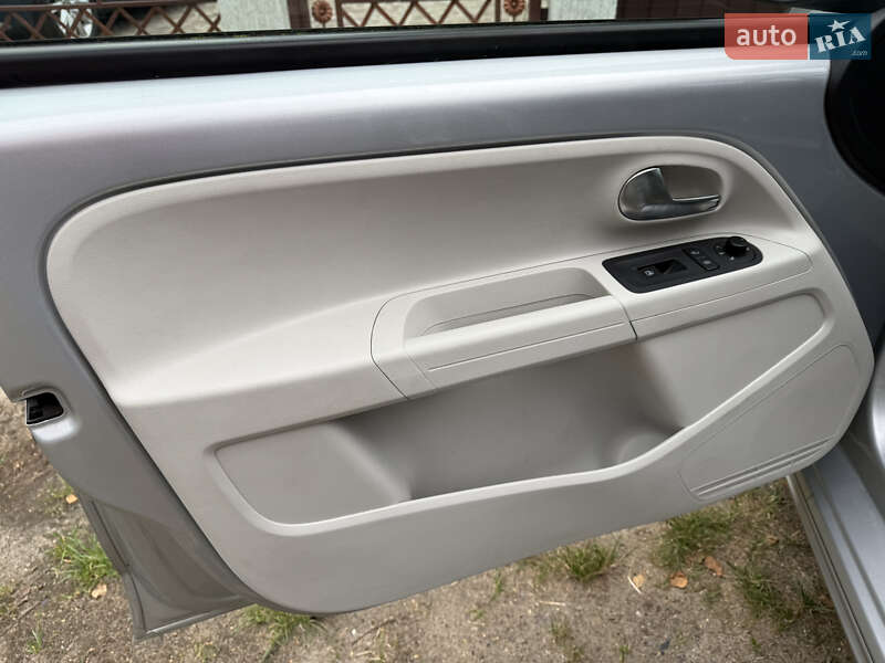 Хэтчбек Volkswagen e-Up 2014 в Львове