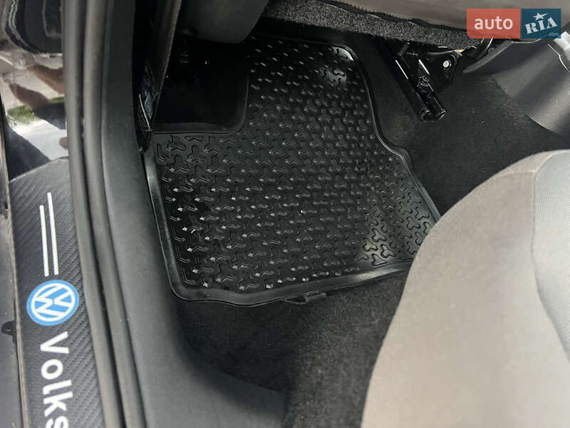 Хетчбек Volkswagen e-Up 2015 в Тернополі