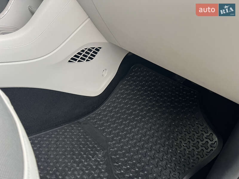Хетчбек Volkswagen e-Up 2015 в Тернополі