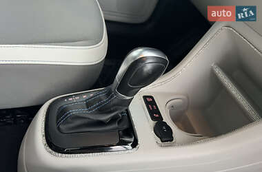 Хэтчбек Volkswagen e-Up 2015 в 
