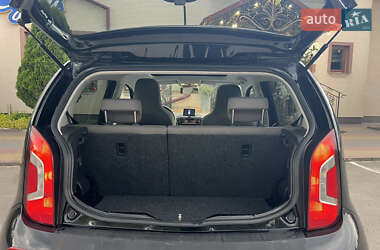 Хэтчбек Volkswagen e-Up 2015 в 