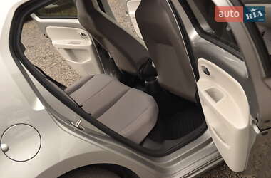 Хэтчбек Volkswagen e-Up 2016 в 