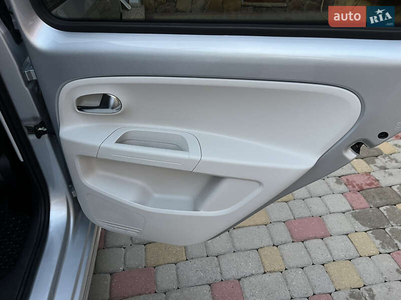 Хэтчбек Volkswagen e-Up 2014 в Львове