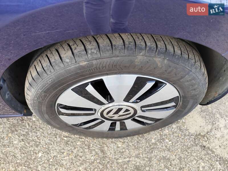 Хетчбек Volkswagen e-Up 2015 в Києві