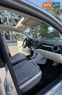 Хэтчбек Volkswagen e-Up 2015 в Вараше