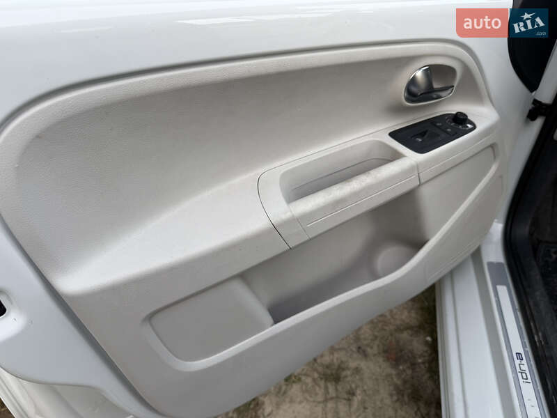 Хетчбек Volkswagen e-Up 2014 в Львові фото 45 Хетчбек Volkswagen e-Up 2014 в Львові