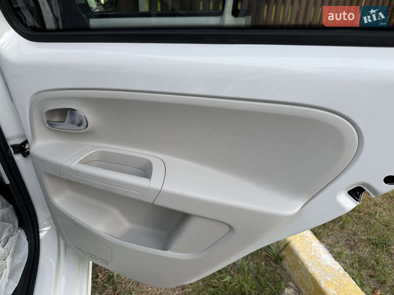 Хетчбек Volkswagen e-Up 2014 в Львові фото 47 Хетчбек Volkswagen e-Up 2014 в Львові