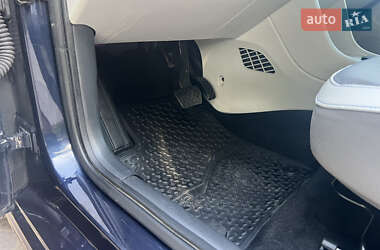 Хэтчбек Volkswagen e-Up 2015 в 