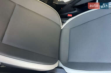 Хэтчбек Volkswagen e-Up 2015 в 