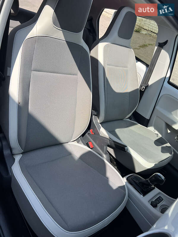 Хэтчбек Volkswagen e-Up 2014 в Житомире фото 18 Хэтчбек Volkswagen e-Up 2014 в Житомире