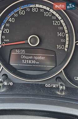 Хэтчбек Volkswagen e-Up 2017 в 