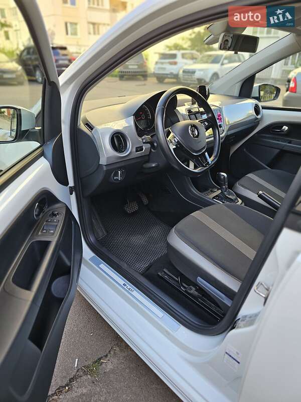 Хетчбек Volkswagen e-Up 2017 в Києві