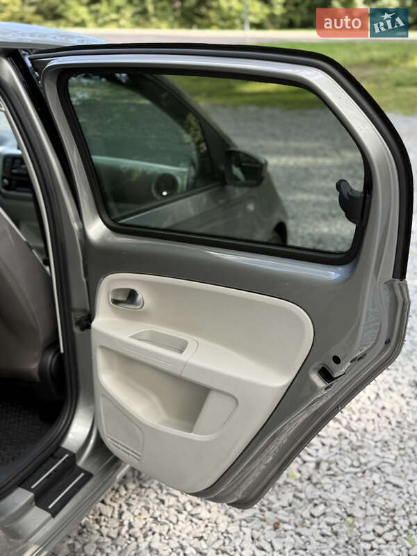 Хэтчбек Volkswagen e-Up 2014 в Бродах